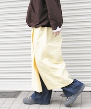 『UR TECH』ナイロンタッサ－ラップ風スカート