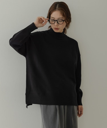 『UR TECH』サイドスリットプルオーバー