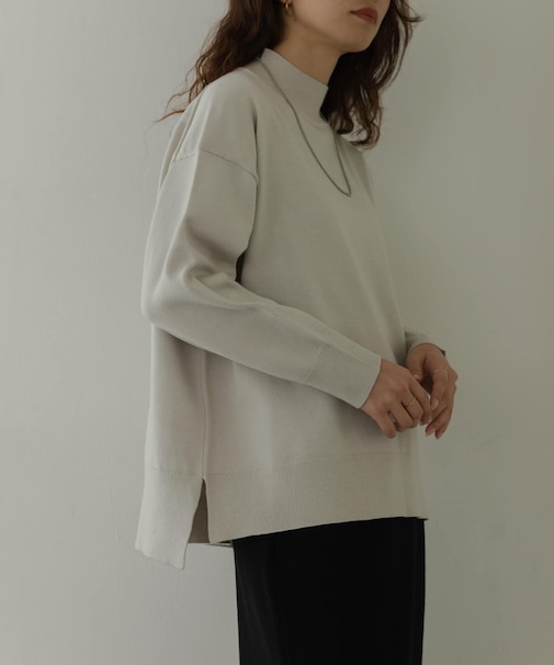 『UR TECH』サイドスリットプルオーバー