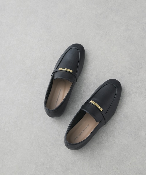 ストラップローファー