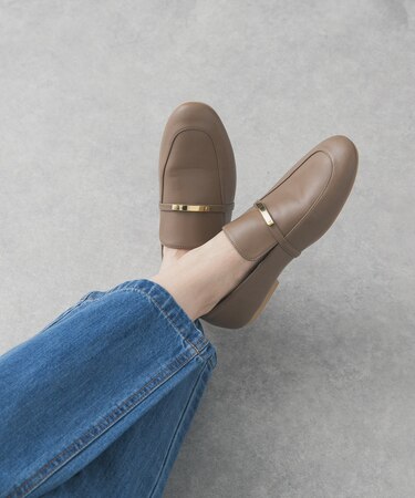 ストラップローファー