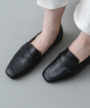 クロスベルトローファーパンプス
