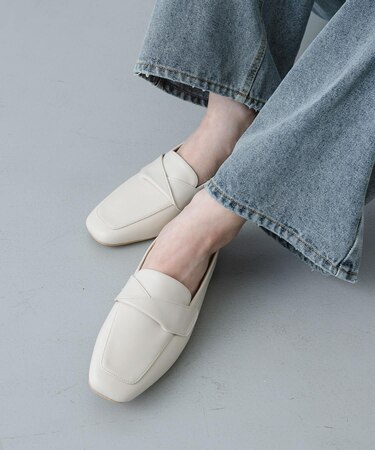 クロスベルトローファーパンプス