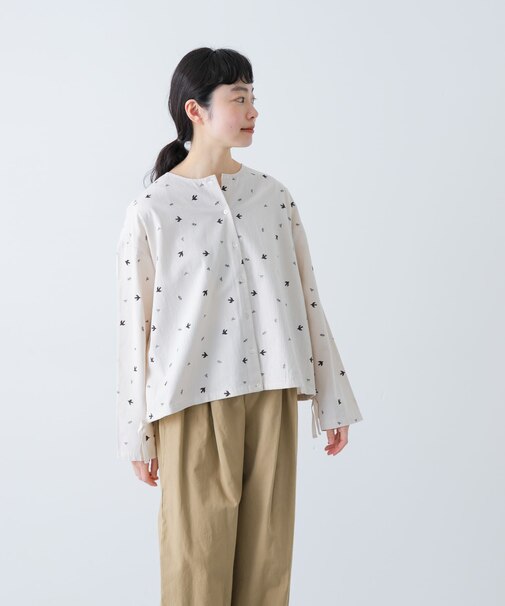 ツバメ刺繍ブラウス