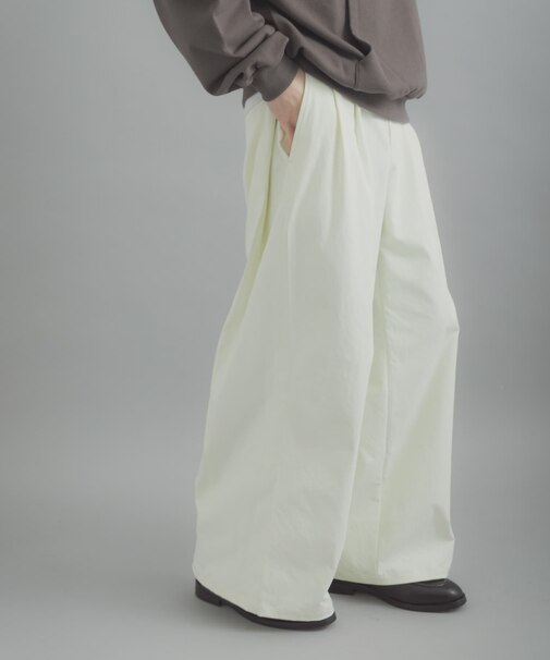 サイドタックワイドパンツ