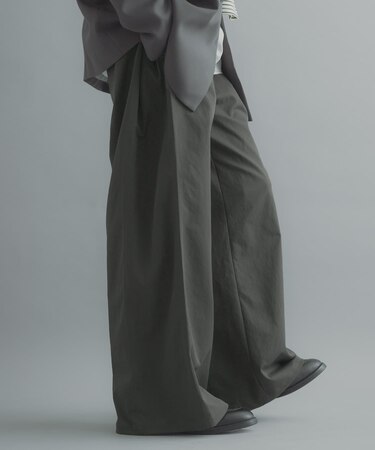 サイドタックワイドパンツ