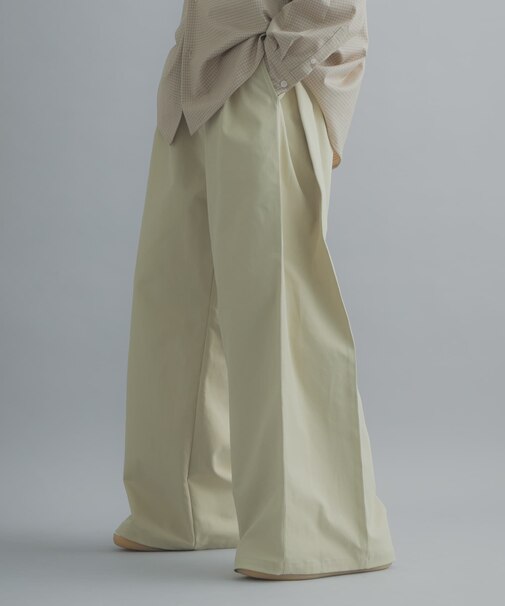 サイドタックワイドパンツ