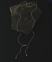 SMELLY so’　shell motif loop necklace