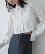 フラワーエンブロイダリークロップドシャツ