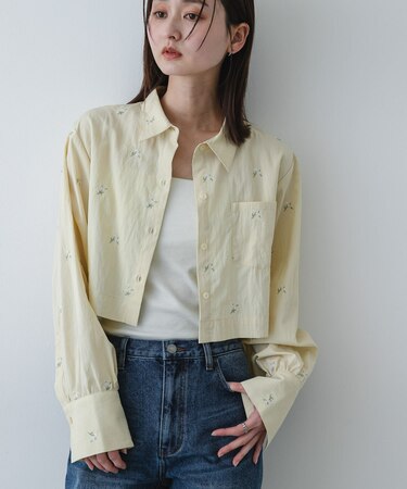 フラワーエンブロイダリークロップドシャツ