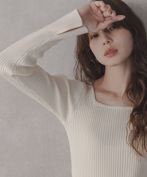 『WEB限定』シルク混スクエアネックニット