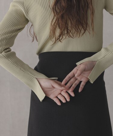 『WEB限定』シルク混スクエアネックニット