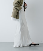 サテンアイラインスカート