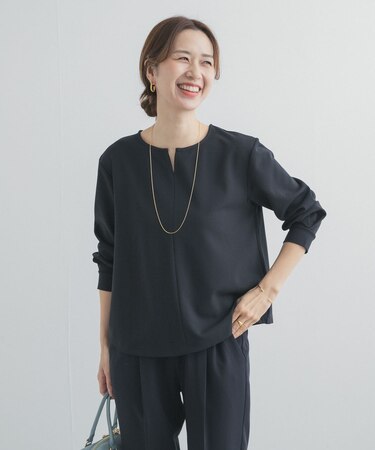 『UR TECH』スリットネックプルオーバー