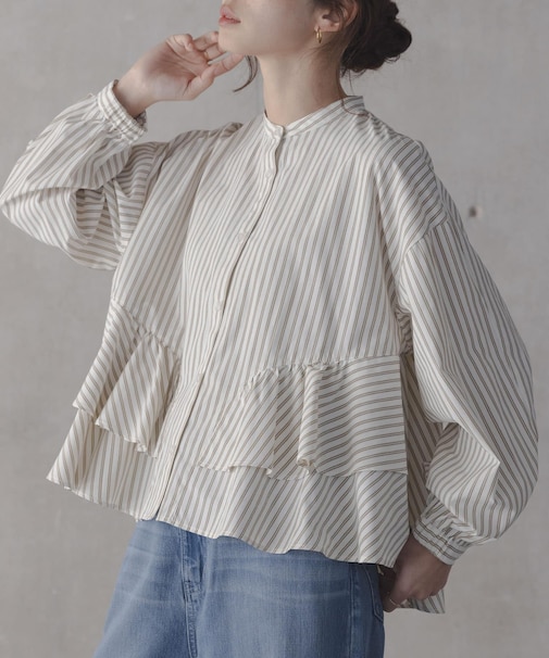 『WEB限定』バンドカラーフリルストライプシャツ