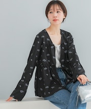 フラワー刺繍ギャザーブラウス