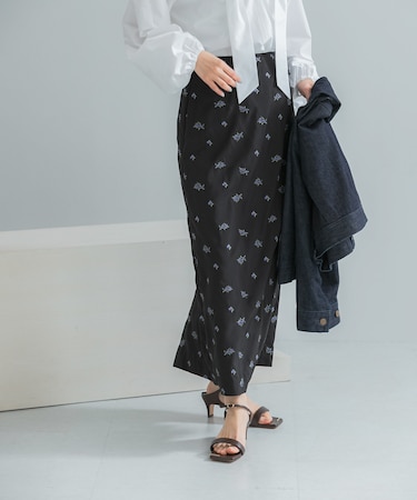 フラワー刺繍ラップストレートスカート