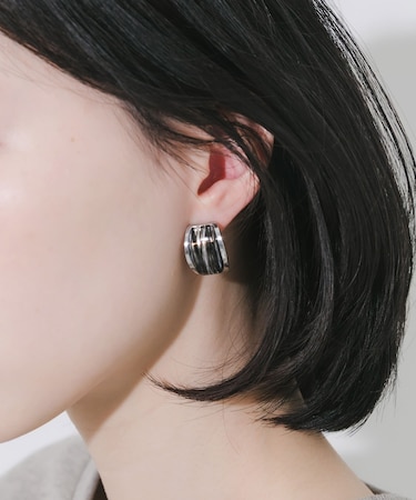 スクエアジュシメタルカーブイヤリング