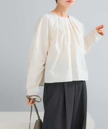 タックボリュームショートシャツブラウス