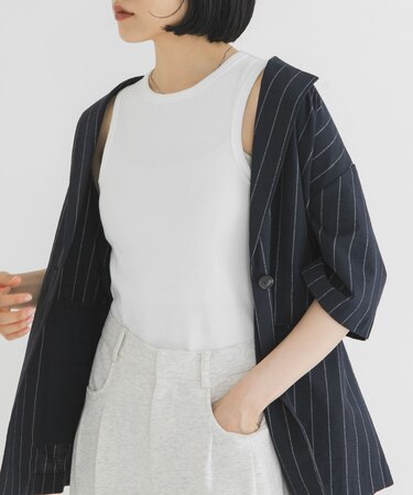 クロップドタンクトップ