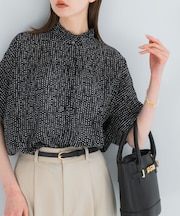 ウォッシャブルドットフリルネックブラウス