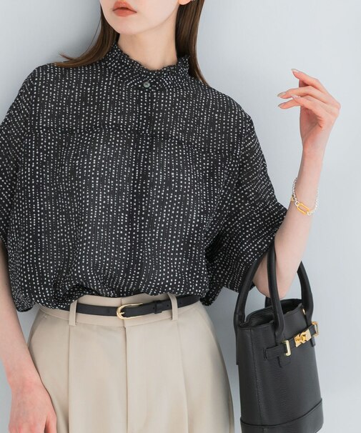 ウォッシャブルドットフリルネックブラウス