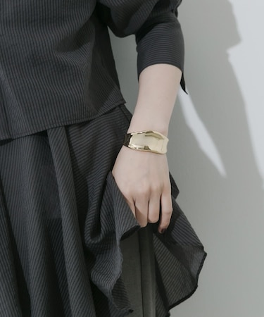 ニュアンスメタルワイドバングル