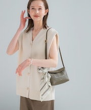 ショルダータックニットベスト