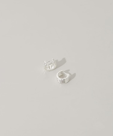 スリーラインミニフープピアス