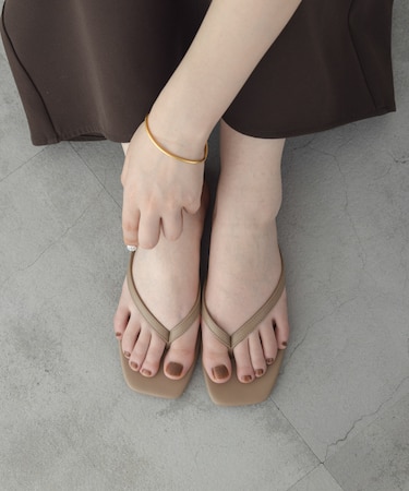 軽量フラットトングサンダル