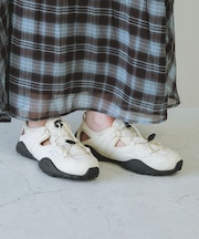 カットデザインメッシュスニーカー