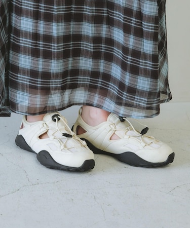 カットデザインメッシュスニーカー