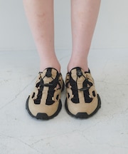 カットデザインメッシュスニーカー