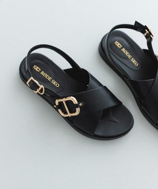 クロスサンダル