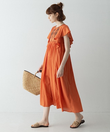 スパンコールエンブロイダリーワンピース