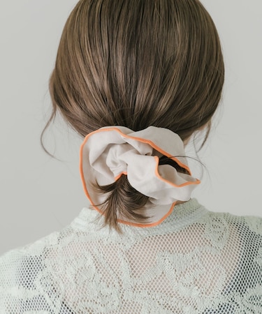 カラーパイピングボリュームシュシュ