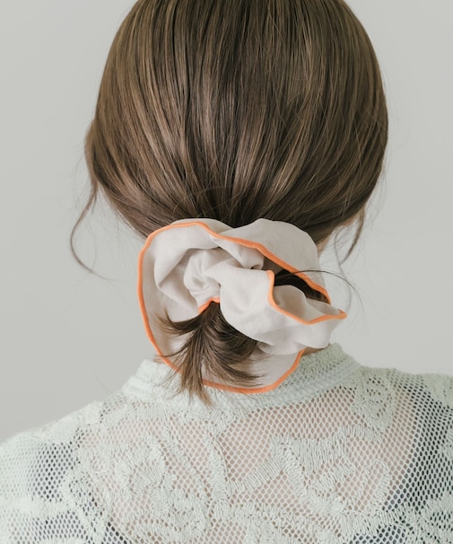 カラーパイピングボリュームシュシュ