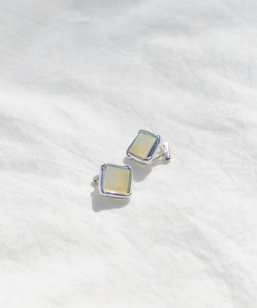 スクエアシェルイヤリング