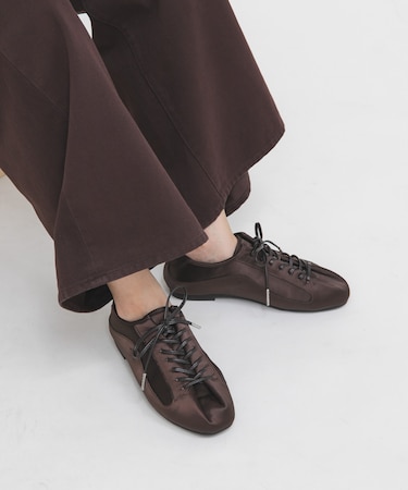 タンデザインサテンスニーカー