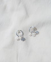 フラワーチャームフープイヤリング