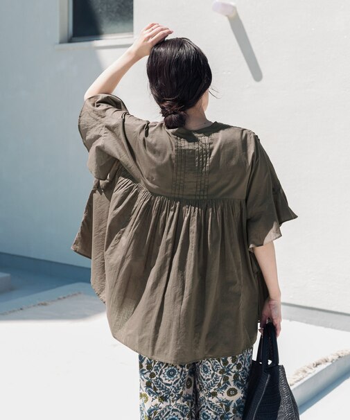 『WEB／一部店舗限定カラー』コットンボイルピンタックフレアスリーブブラウス