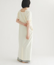 バックデザインカットワンピース