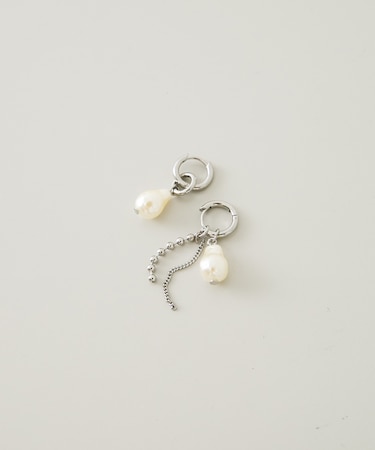 アシンメトリーパールチェーンフープピアス