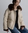 ベージュ