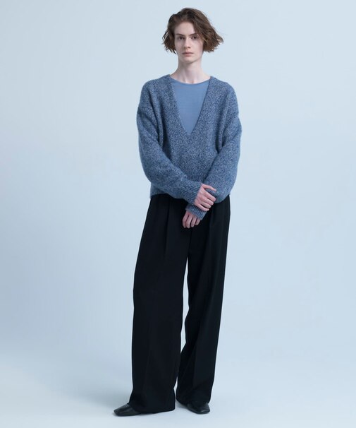 new basic　CASHMERE SILK DEEP V-NECK KNIT