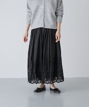 スカラップ刺繍タックスカート