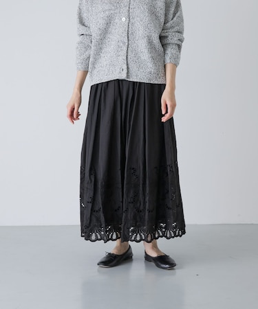 スカラップ刺繍タックスカート
