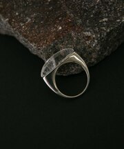 SMELLY so’ round crystal ring