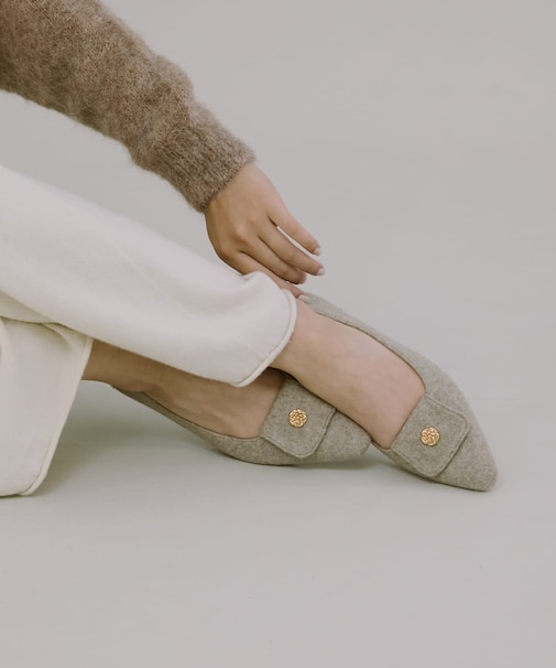 『MADE IN JAPAN』フラワーモチーフフラップパンプス