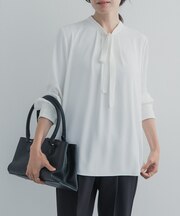 リボンポイントタックブラウス